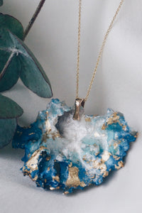 Blue sea moss chain necklace