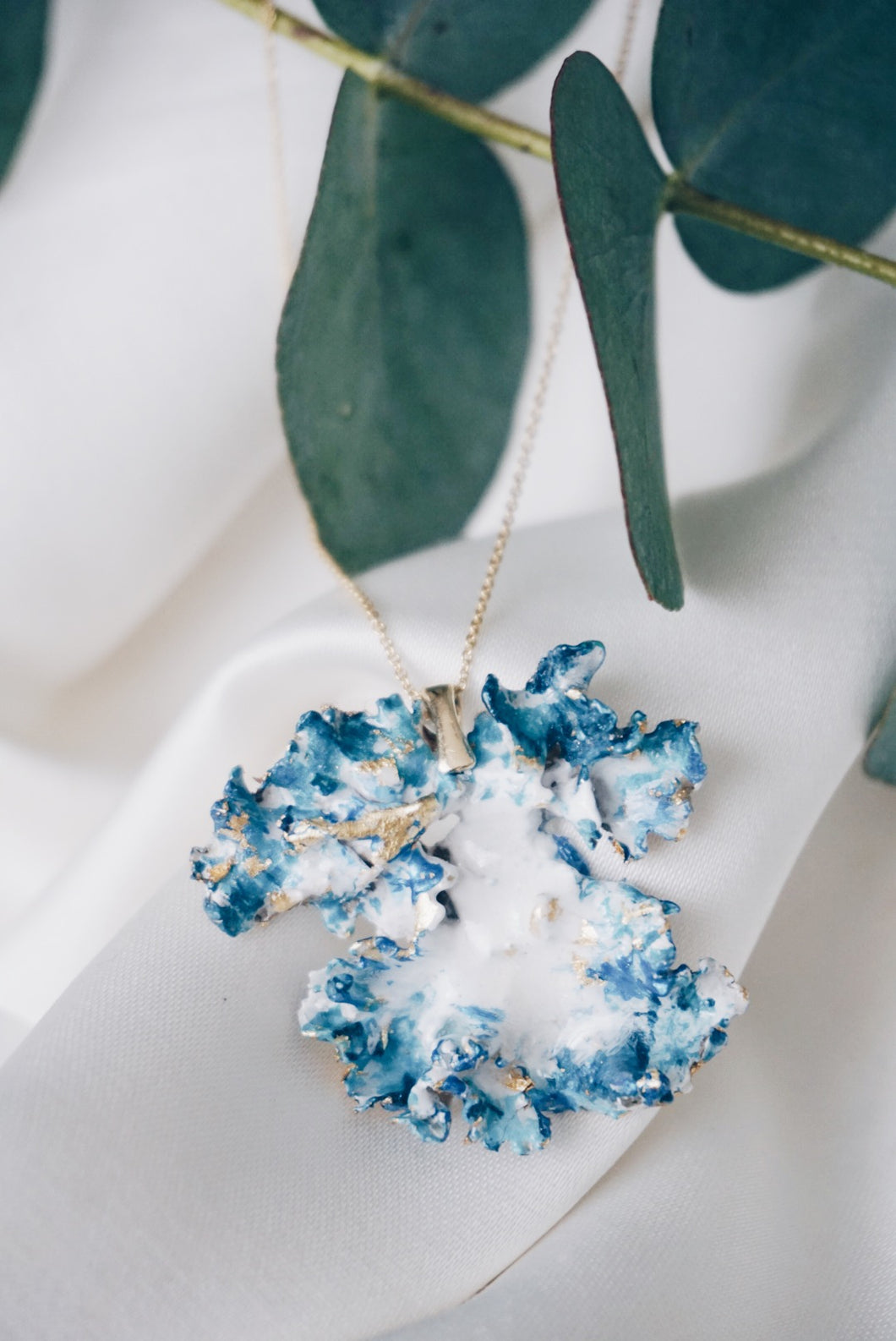 Blue moss chain necklace